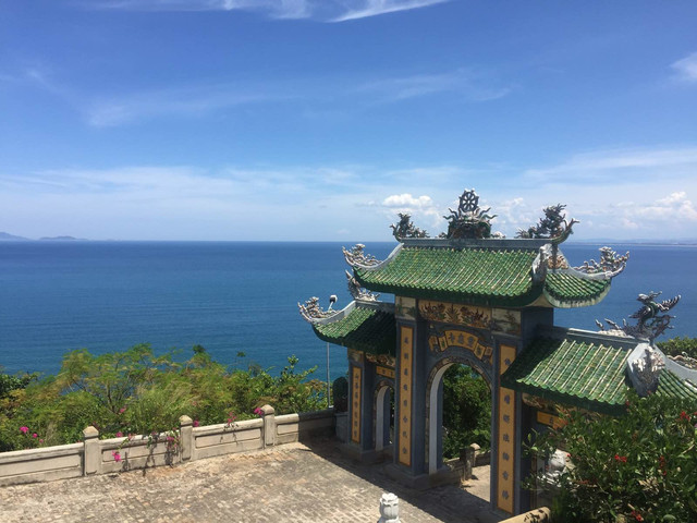 景点 · 山茶半岛 山茶半岛也叫山茶山,猴山,位于岘港东北边,距市中心