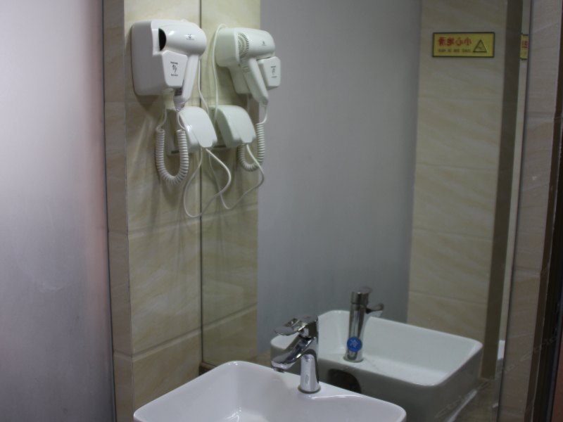 hotelPic
