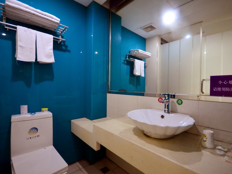 hotelPic