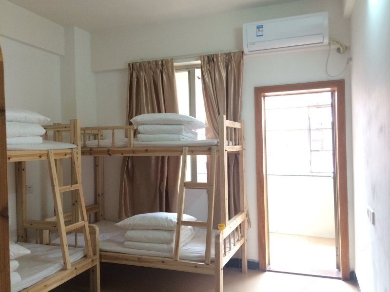 hotelPic
