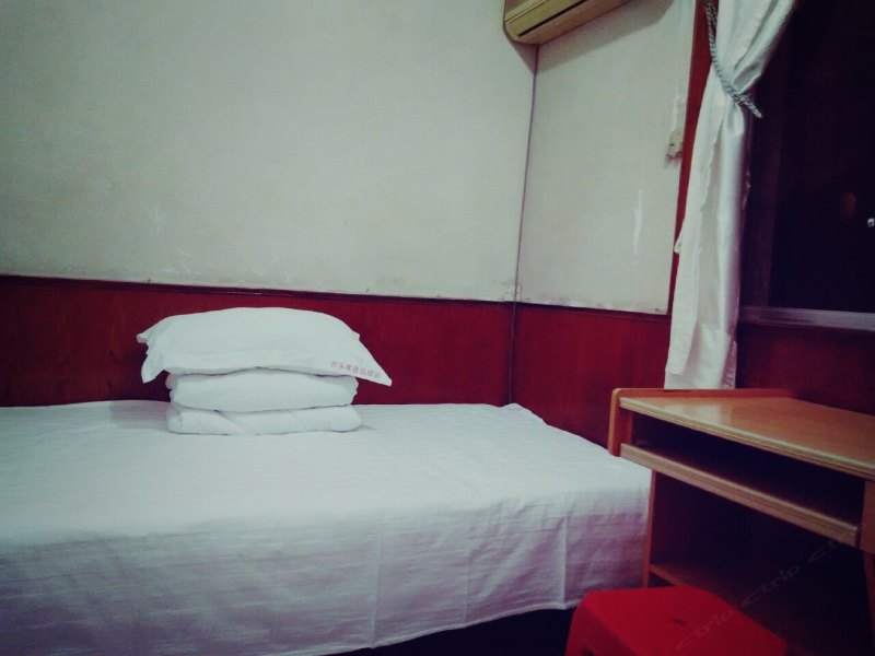 hotelPic