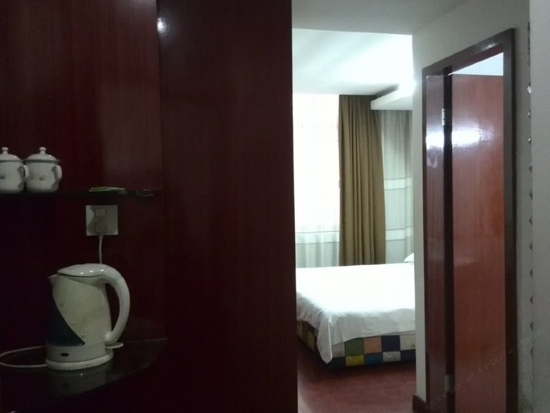 hotelPic
