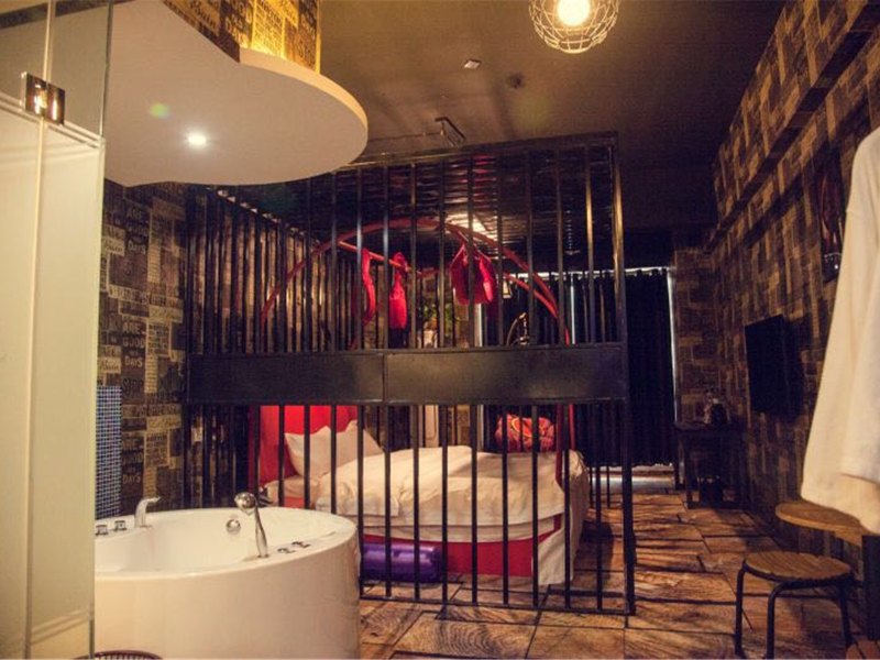 hotelPic
