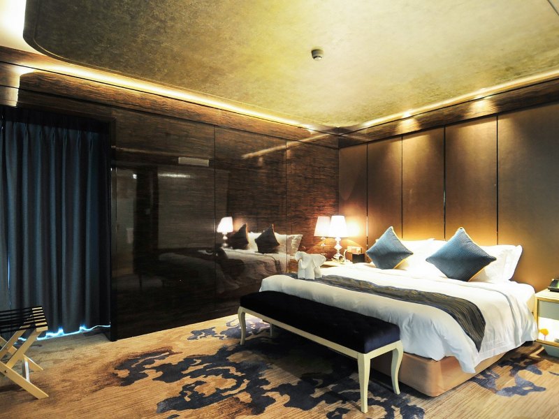 hotelPic