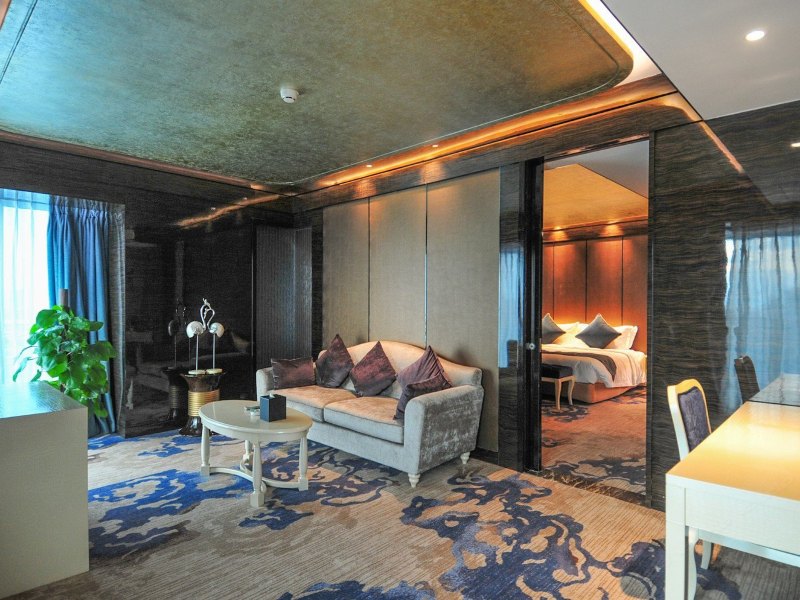 hotelPic