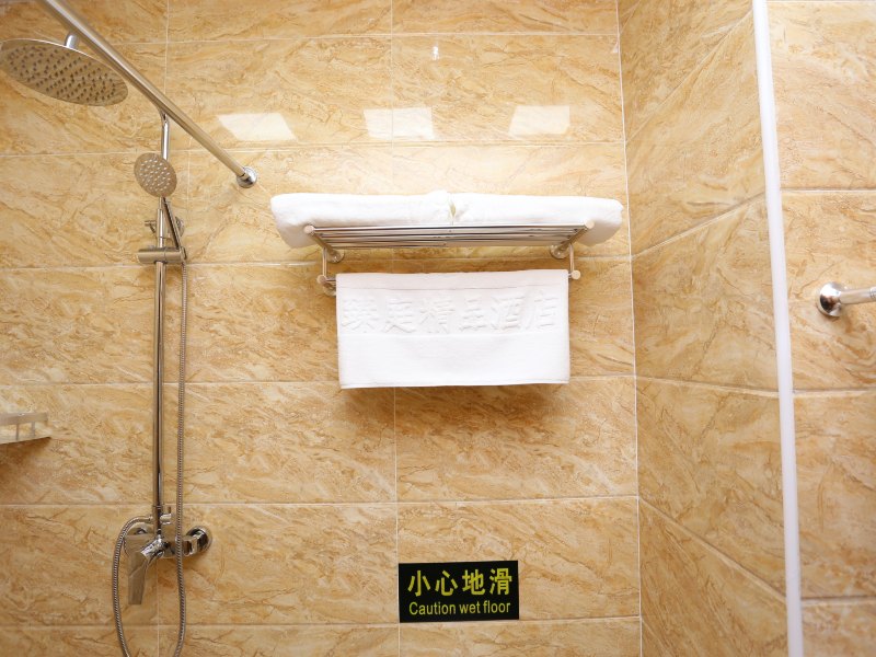 hotelPic