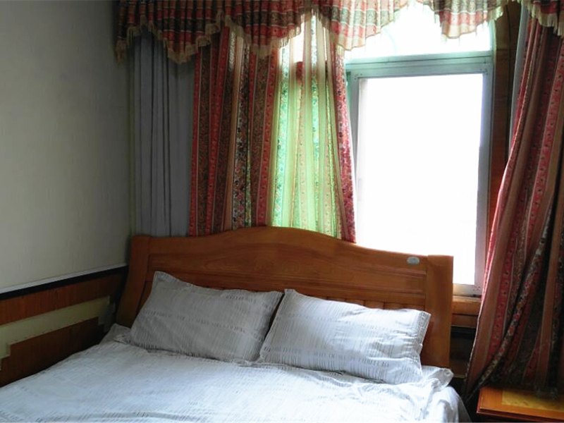 hotelPic