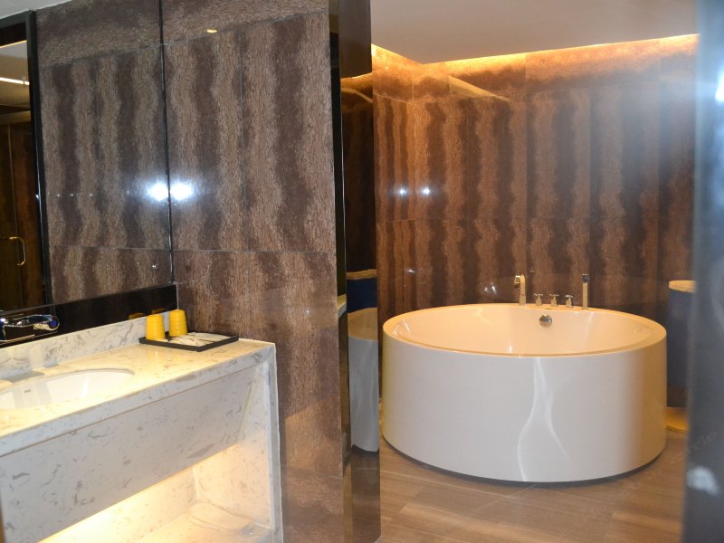 hotelPic