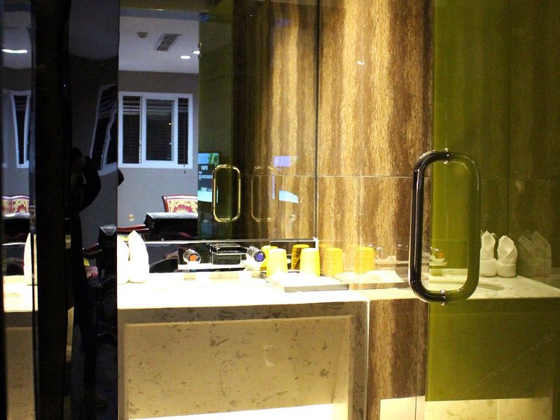 hotelPic