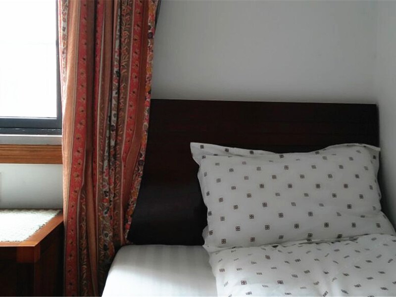 hotelPic