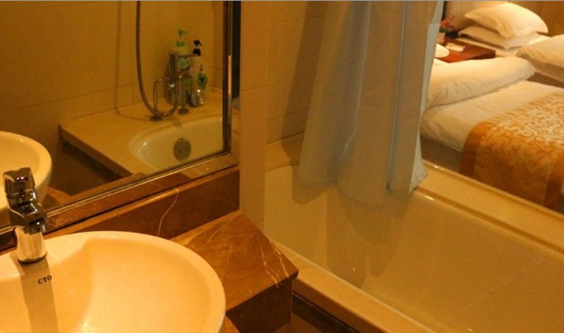 hotelPic
