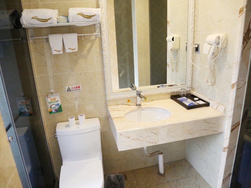 hotelPic