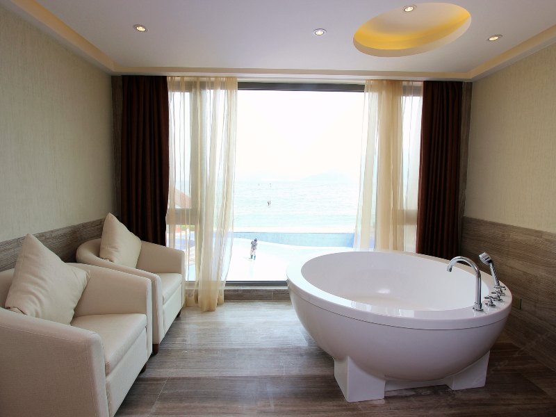 hotelPic