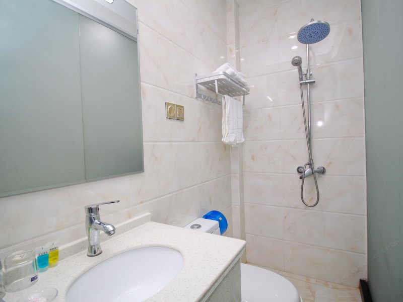 hotelPic