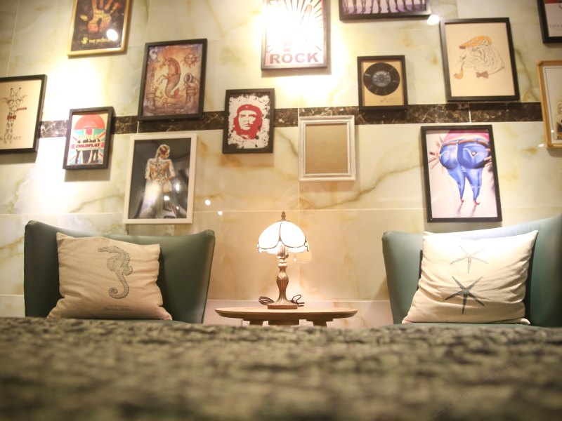 hotelPic