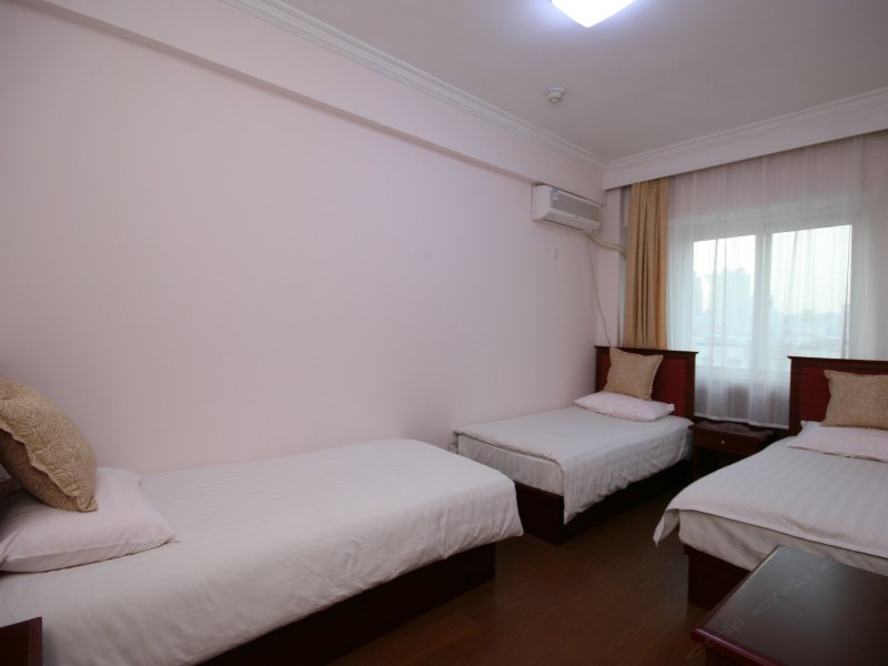 hotelPic