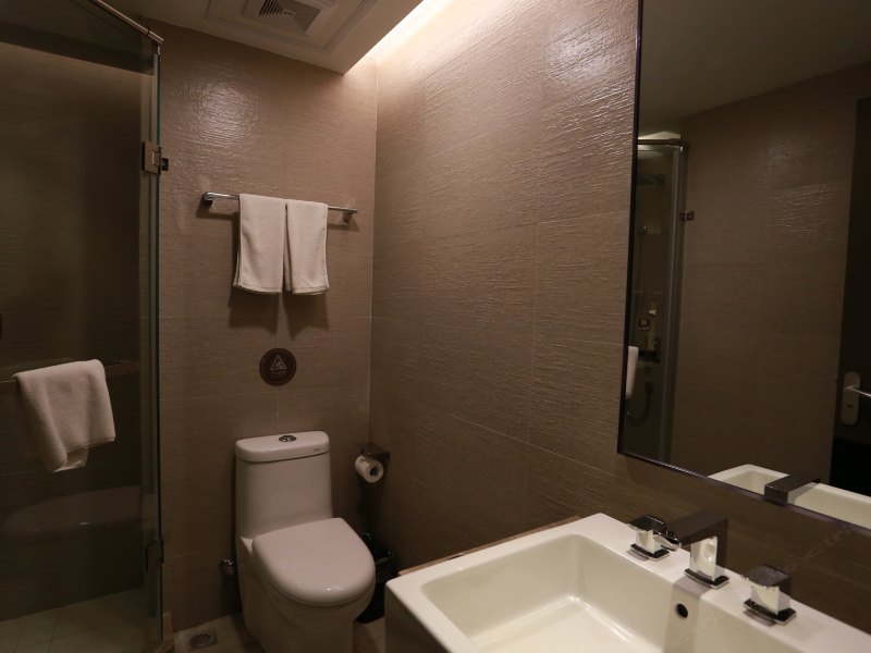 hotelPic