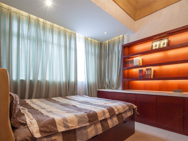 hotelPic