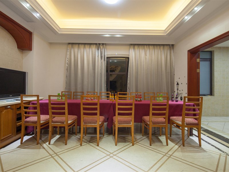 hotelPic
