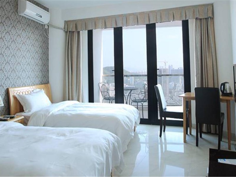 hotelPic