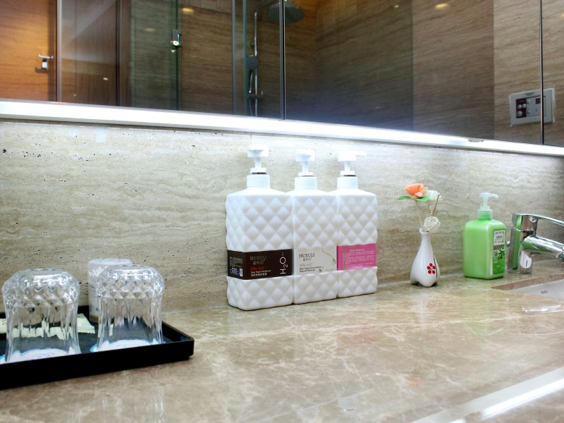 hotelPic