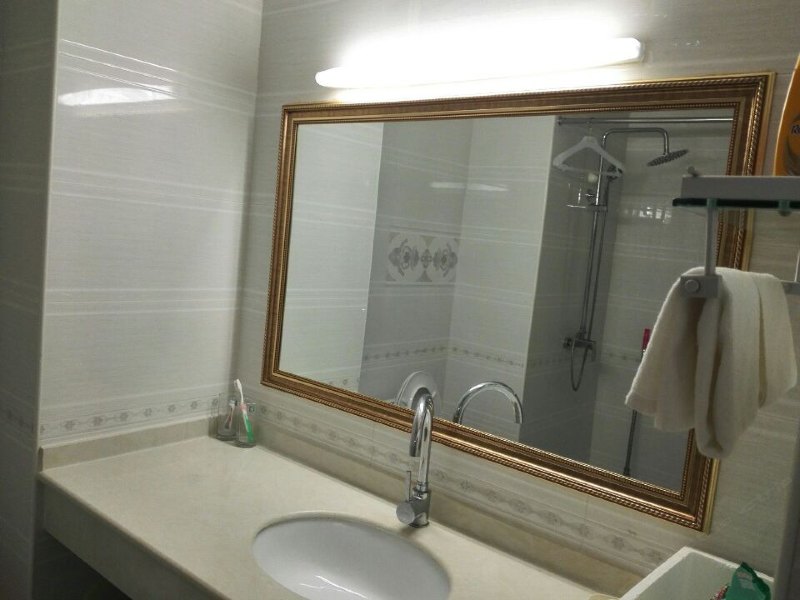 hotelPic