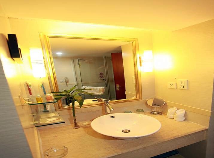 hotelPic