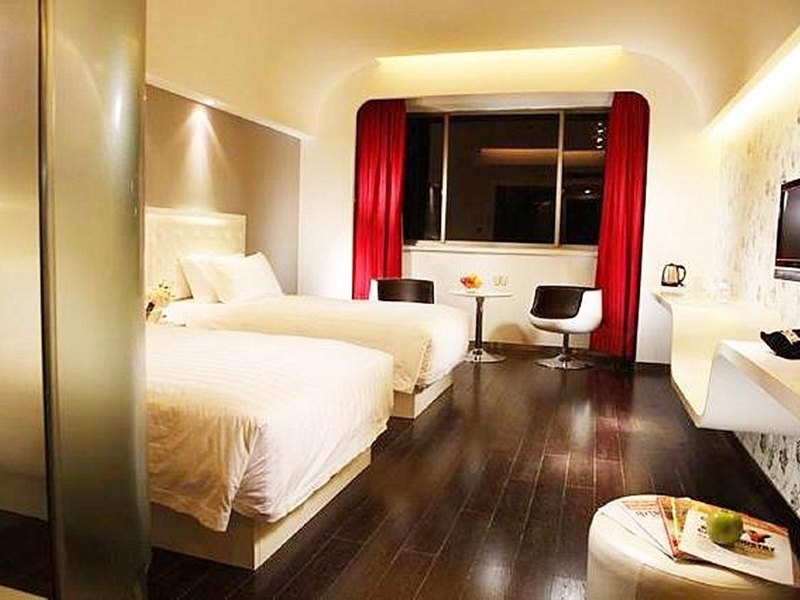 hotelPic