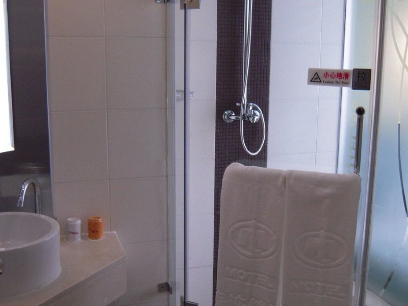hotelPic