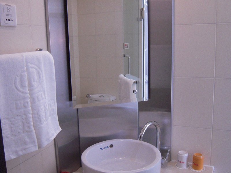 hotelPic
