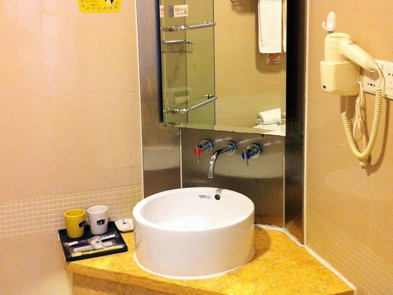 hotelPic