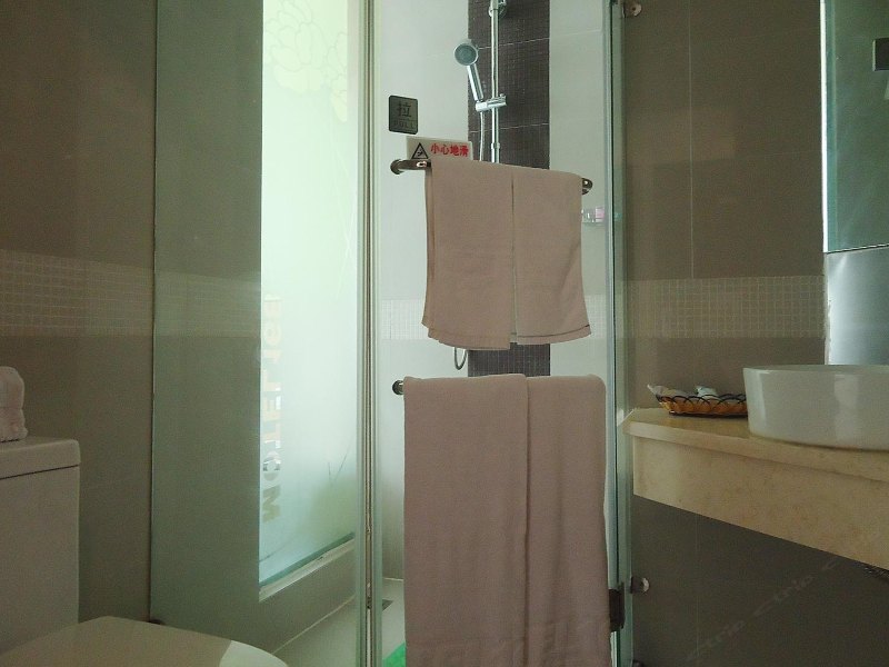 hotelPic