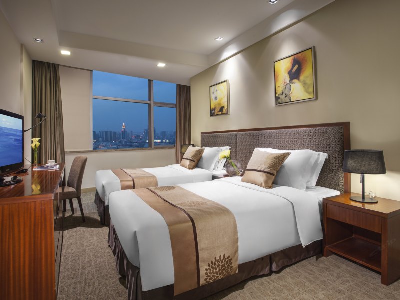 hotelPic