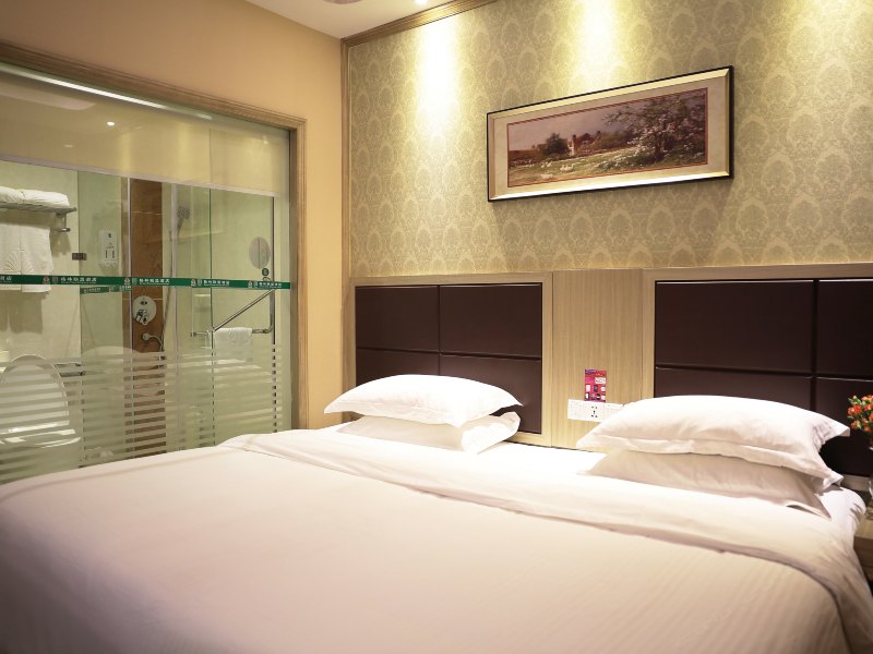 hotelPic