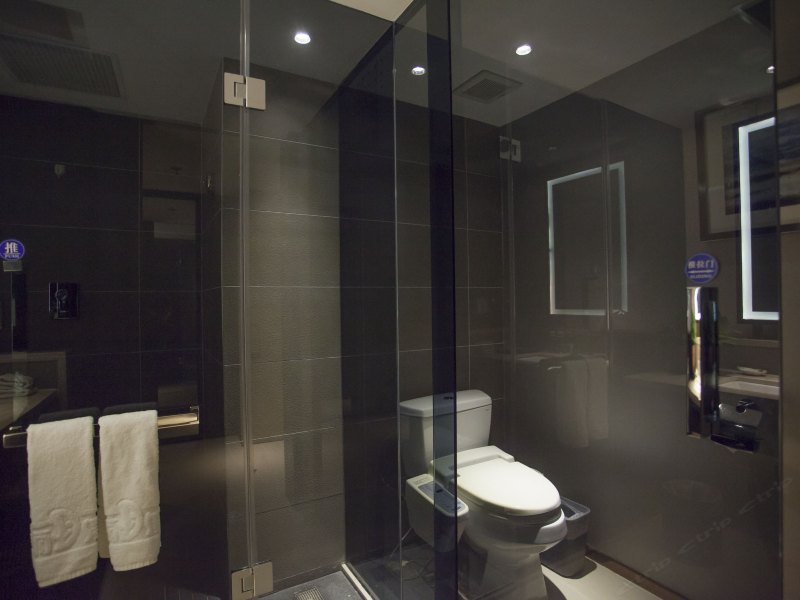hotelPic
