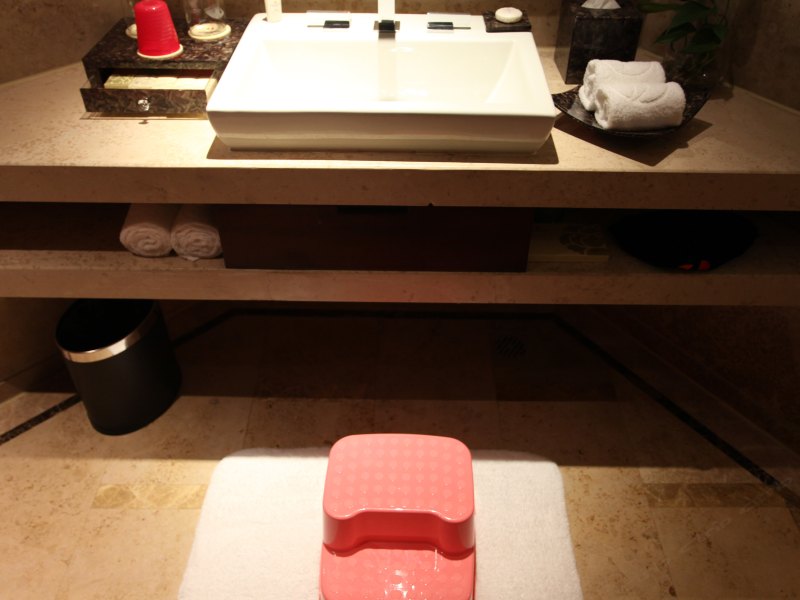 hotelPic