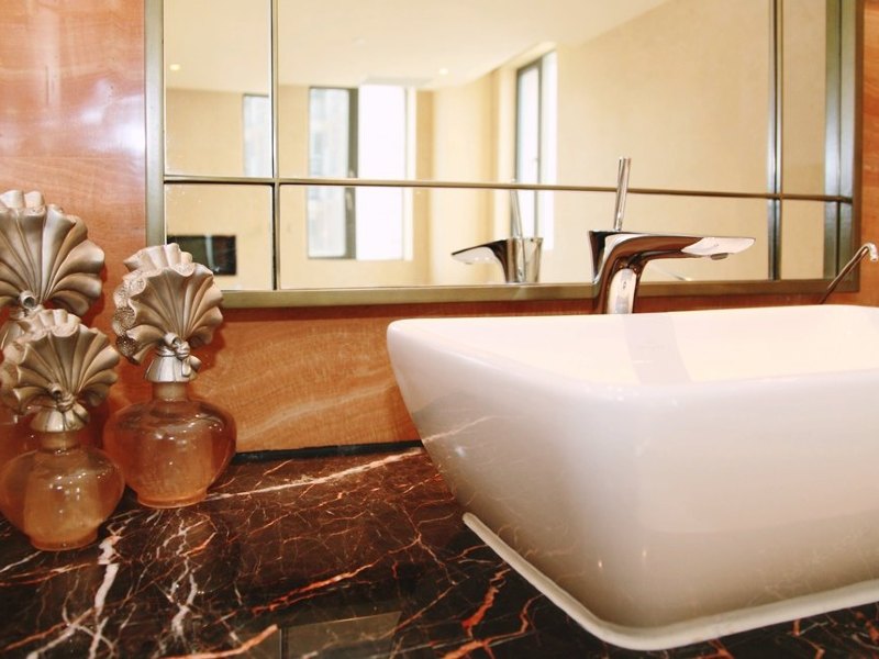 hotelPic