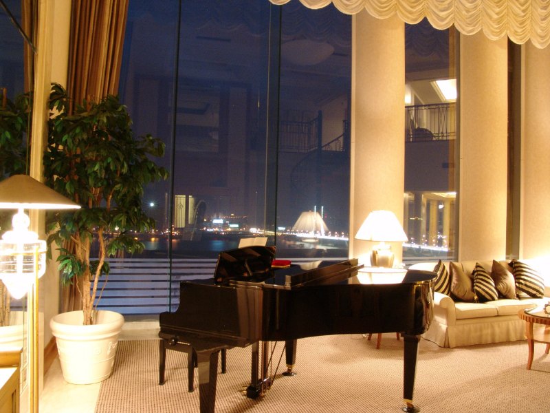 hotelPic