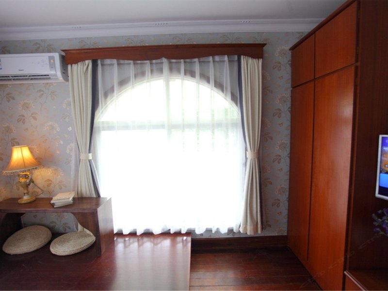 hotelPic
