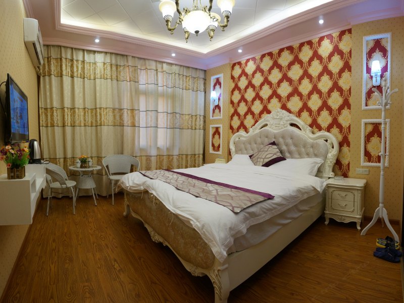 hotelPic