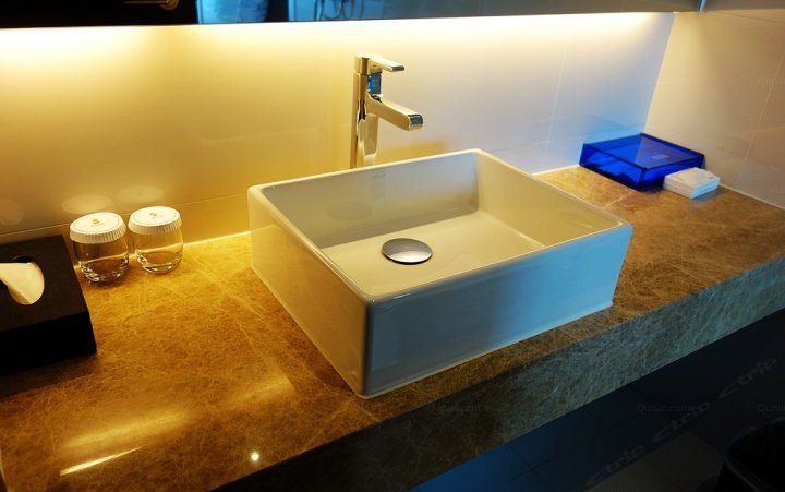 hotelPic
