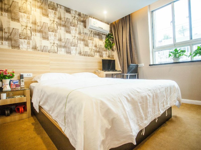 hotelPic