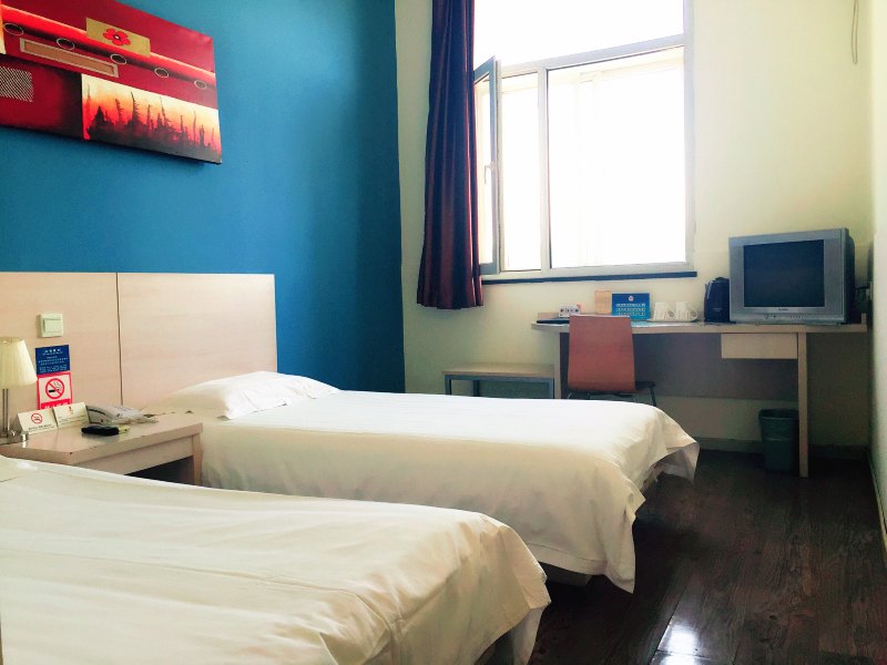 hotelPic