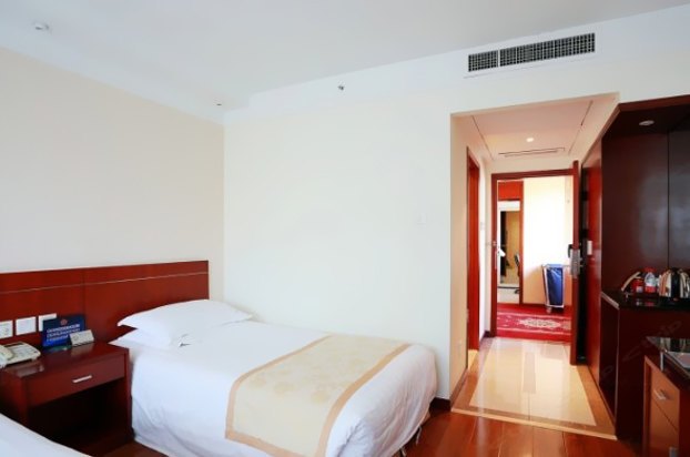 hotelPic