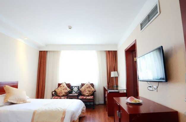 hotelPic