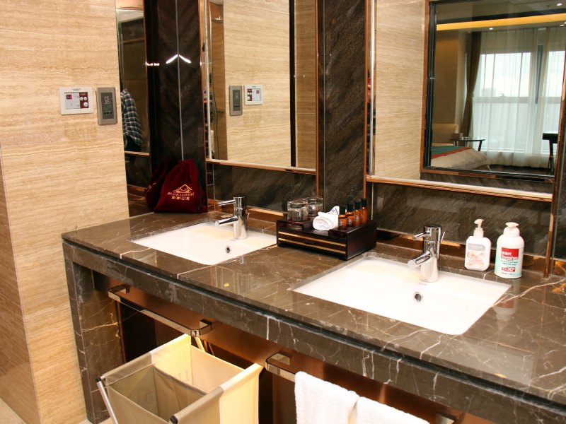 hotelPic