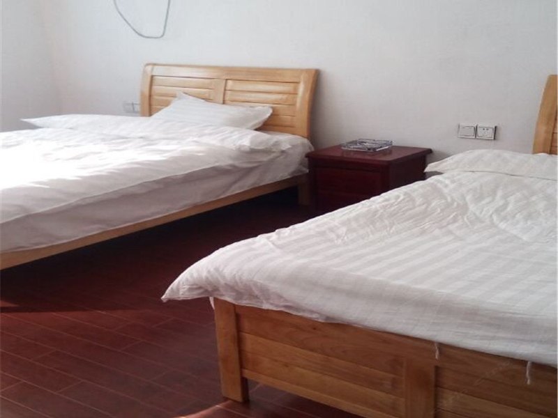 hotelPic