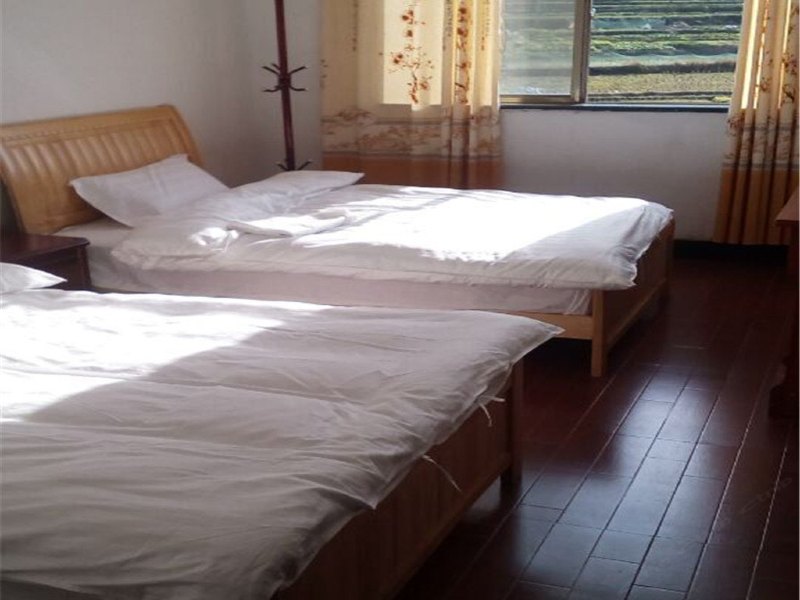 hotelPic
