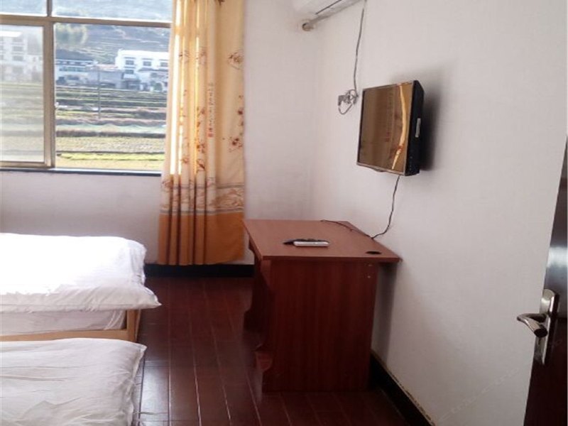 hotelPic