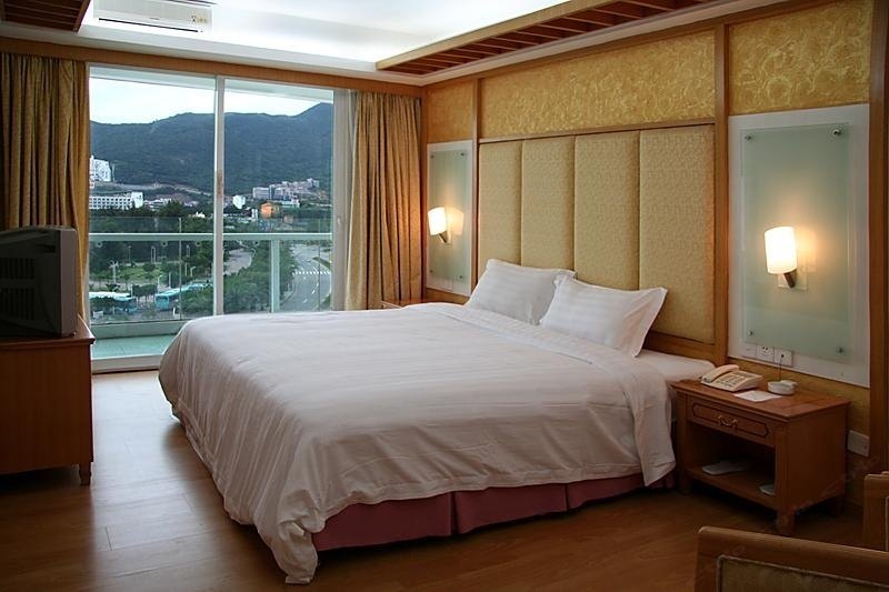 hotelPic